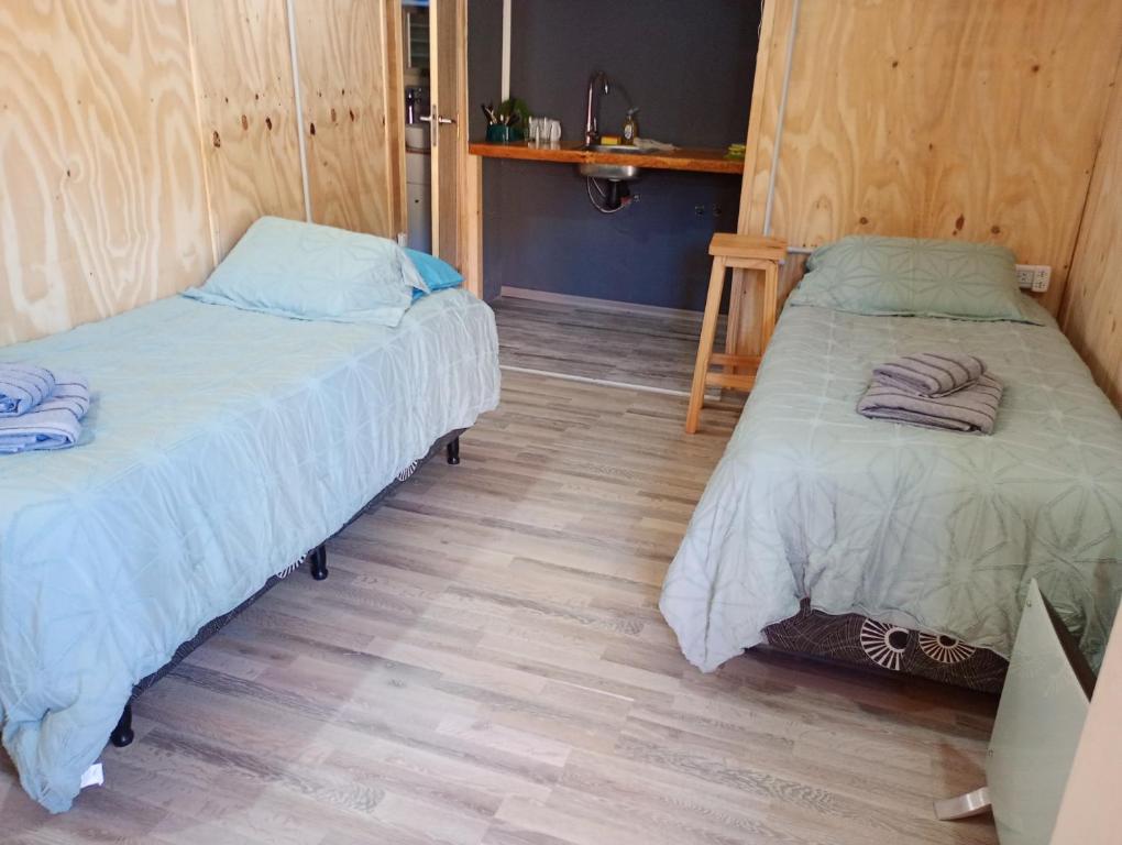 Postel nebo postele na pokoji v ubytování Dos Charitos
