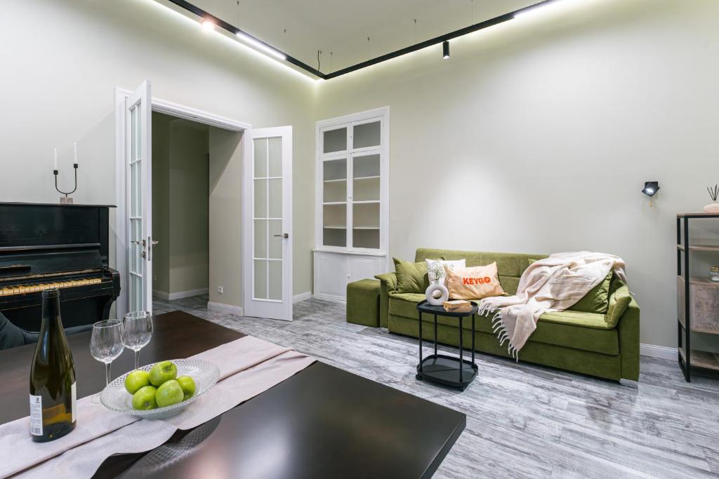 Apartment KeyGo #0118 near Republic Square