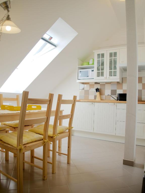Kuchyň nebo kuchyňský kout v ubytování Apartmány Lhota