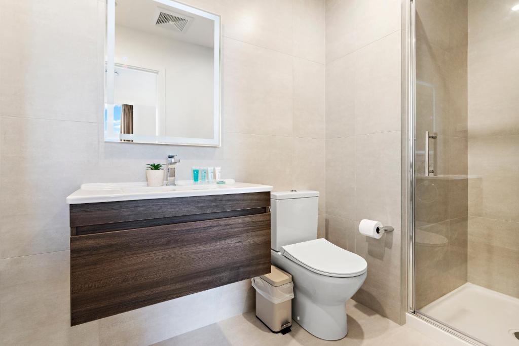 Parnell Haven 2BRM Apartment with Deck, Parking & City Views - Resim 3