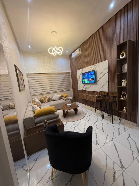 Televiisor ja/või meelelahutuskeskus majutusasutuses Studio cosy connecté