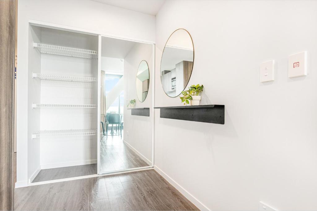 Parnell Haven 2BRM Apartment with Deck, Parking & City Views - Resim 19