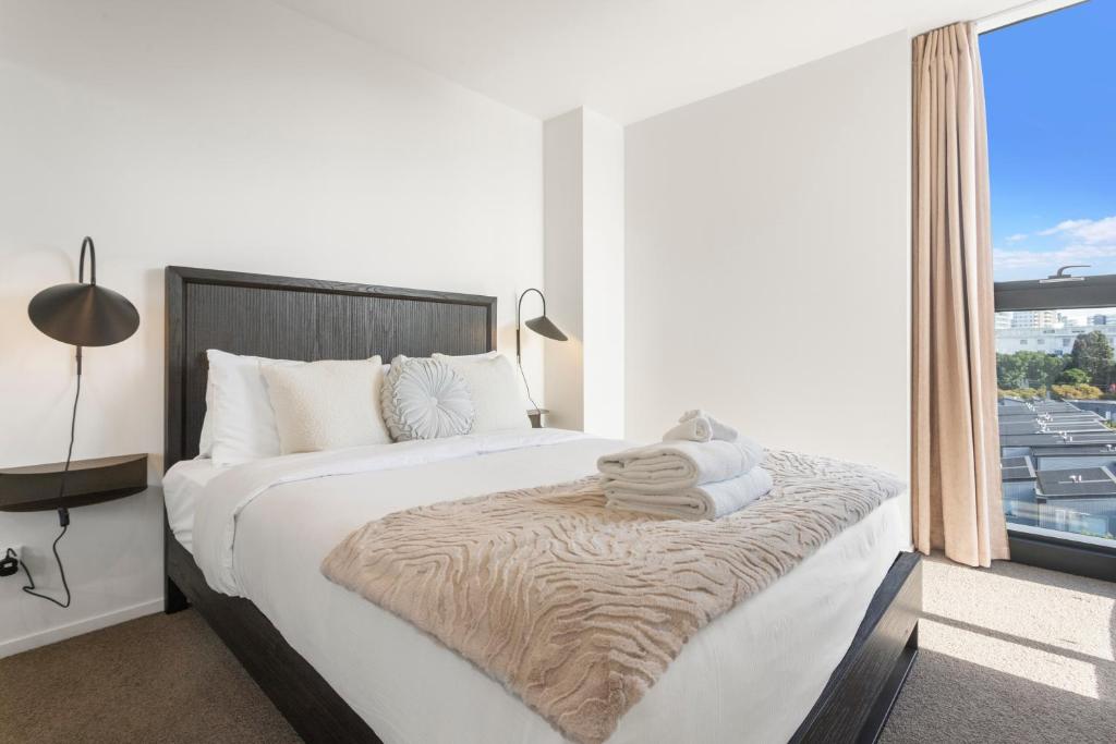 Parnell Haven 2BRM Apartment with Deck, Parking & City Views - Resim 17