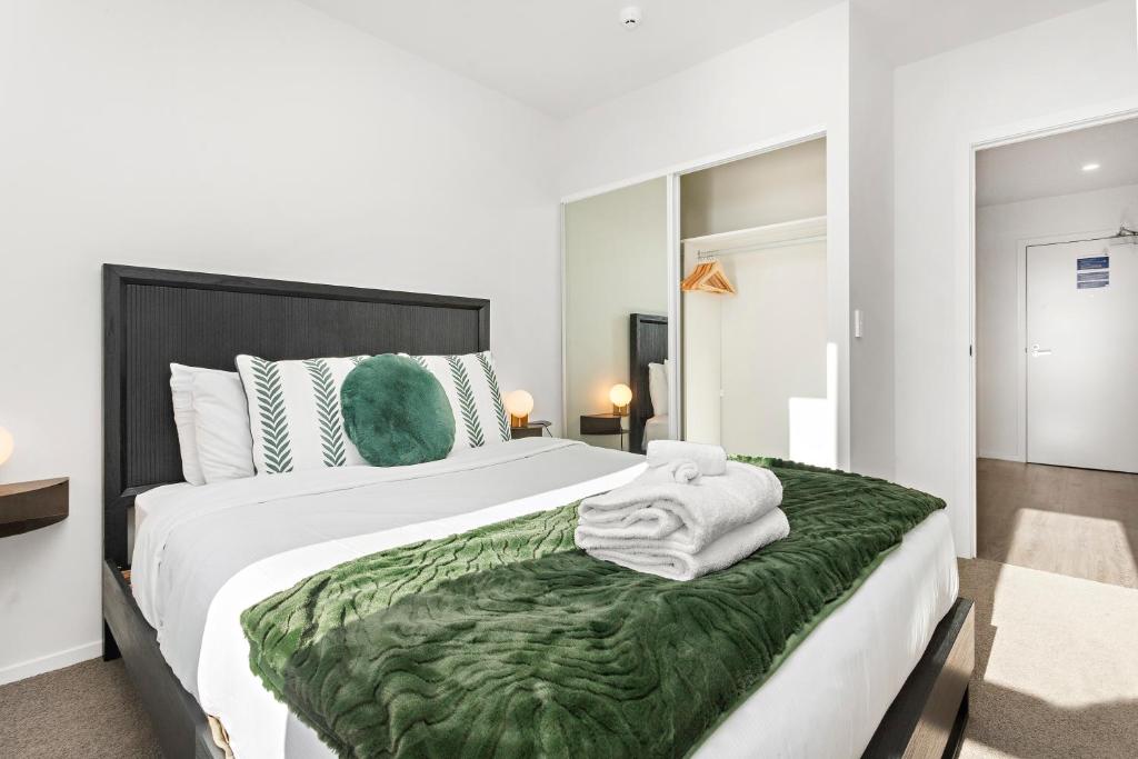 Parnell Haven 2BRM Apartment with Deck, Parking & City Views - Resim 7