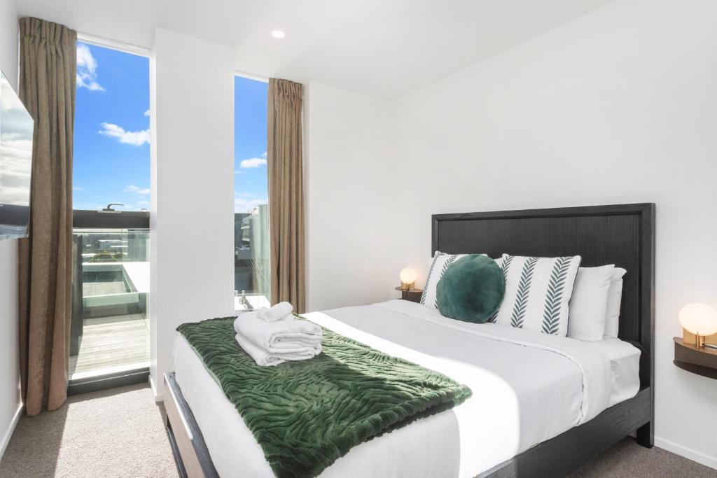 Parnell Haven 2BRM Apartment with Deck, Parking & City Views - Resim 16