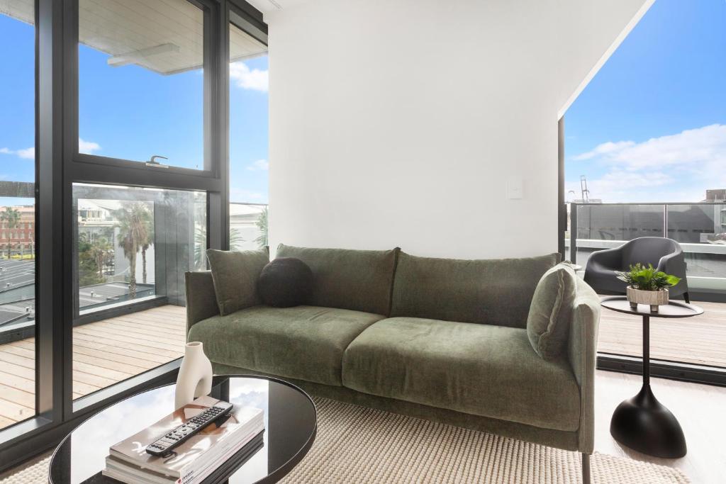 Parnell Haven 2BRM Apartment with Deck, Parking & City Views - Resim 21