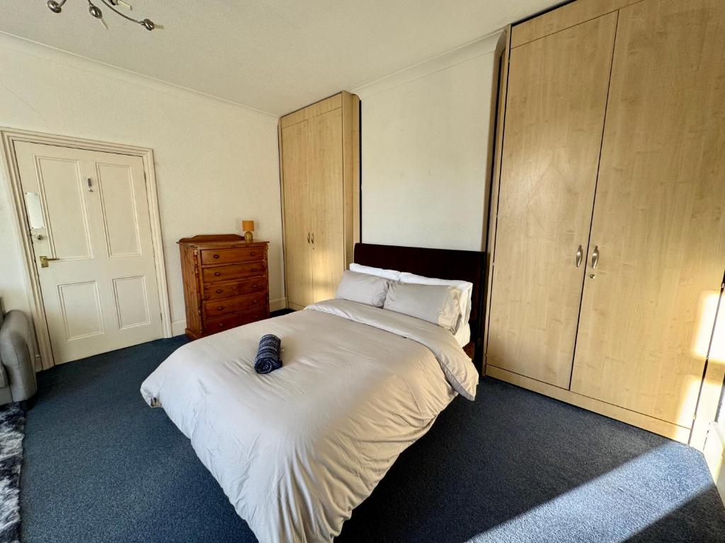 Postel nebo postele na pokoji v ubytování Central Birmingham Rooms WIFI Free Parking Edgbaston B5