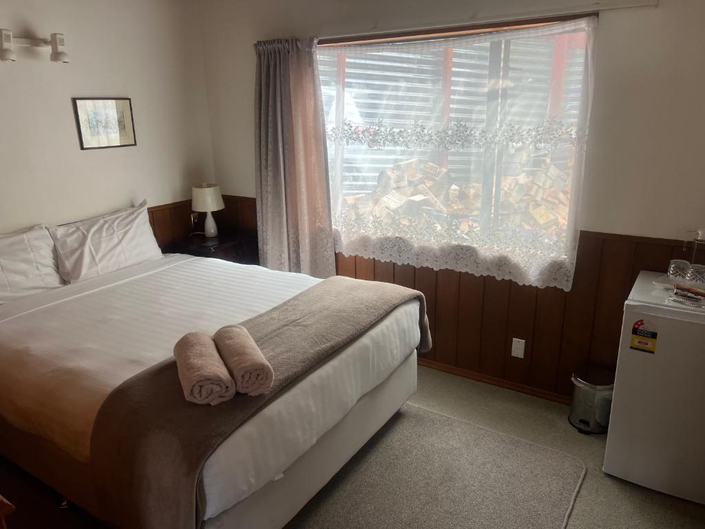 Postel nebo postele na pokoji v ubytování Affordable Double Room Walking Distance to Town