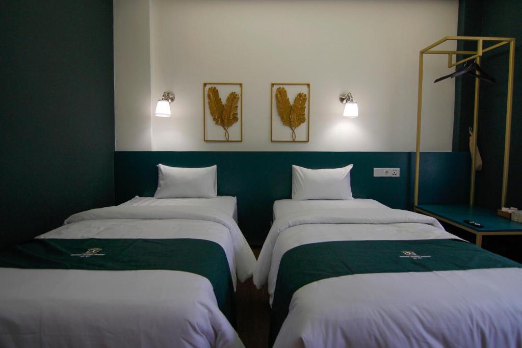 Postel nebo postele na pokoji v ubytování Agung Guest House by RF