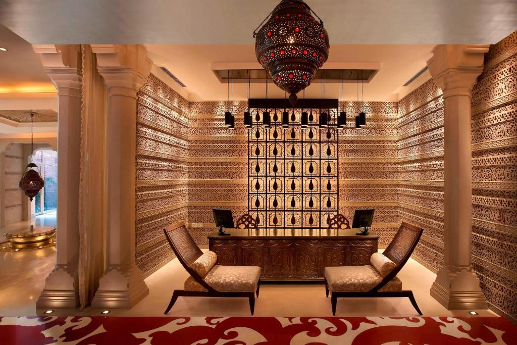 Posezení v ubytování ITC Mughal, A Luxury Collection Resort & Spa, Agra