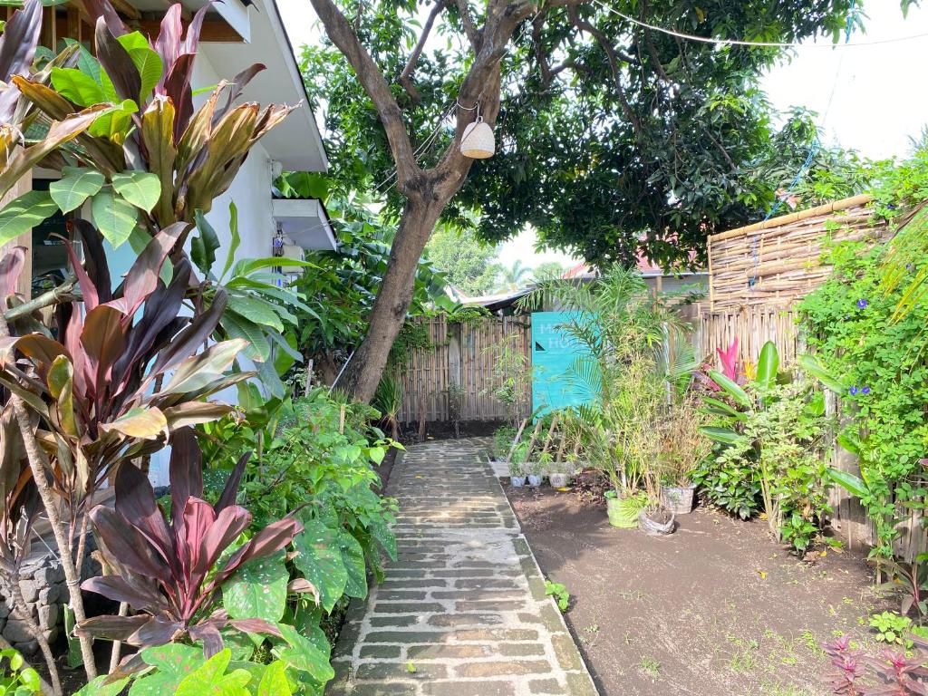 Un jardín fuera de Marta House gili air