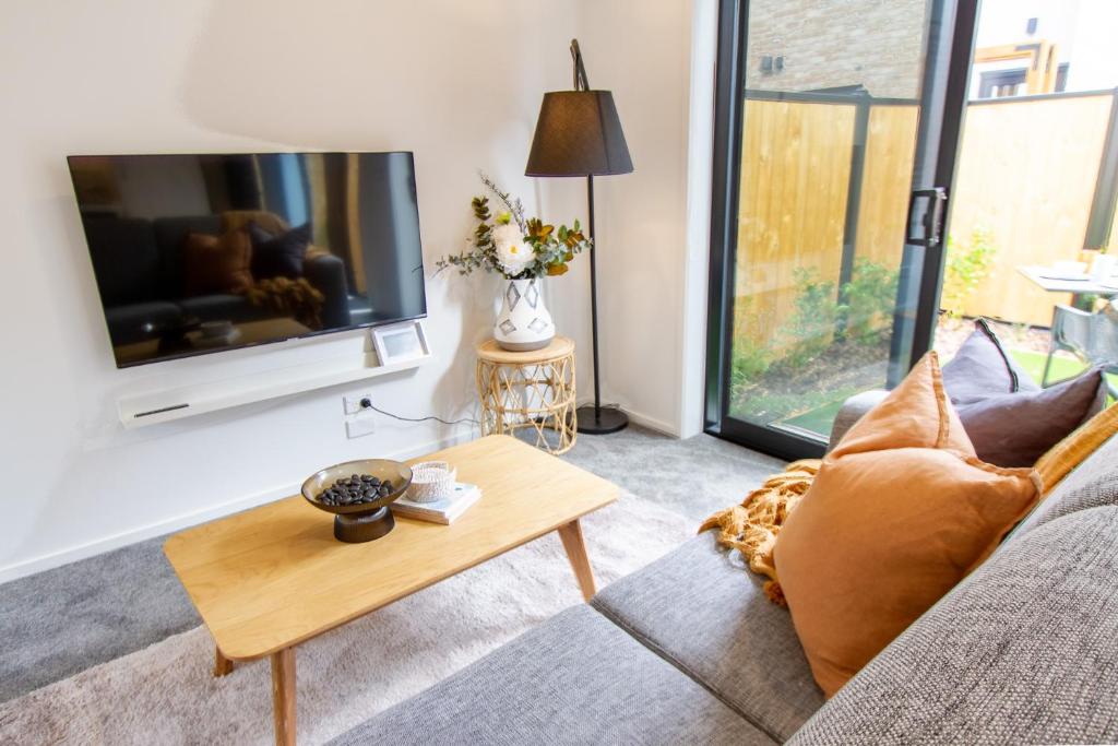 Ultimate Christchurch Escape 4-Bed 4-Bath Carpark - Resim 8