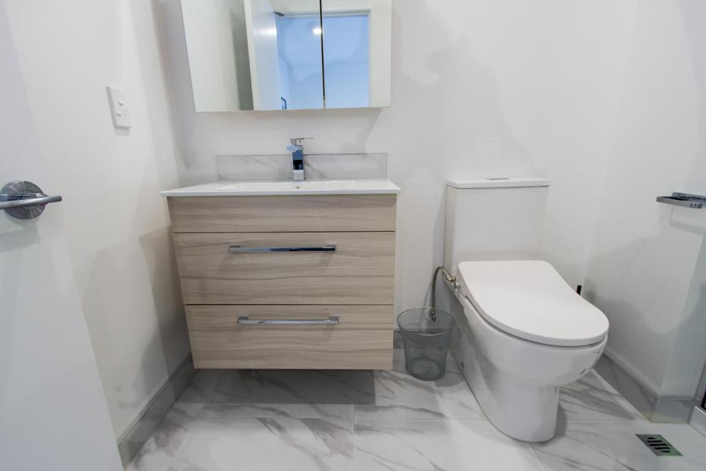 Ultimate Christchurch Escape 4-Bed 4-Bath Carpark - Resim 10