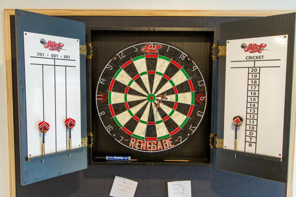 Ultimate Christchurch Escape 4-Bed 4-Bath Carpark - Resim 16