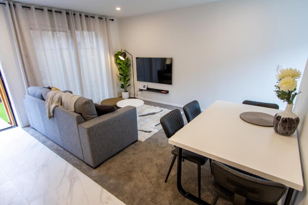 Ultimate Christchurch Escape 4-Bed 4-Bath Carpark - Resim 18