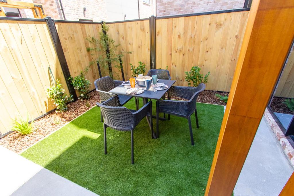 Ultimate Christchurch Escape 4-Bed 4-Bath Carpark - Resim 32