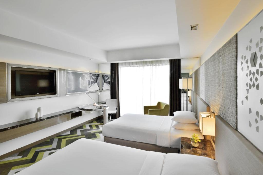 Una cama o camas en una habitación de Courtyard by Marriott Agra