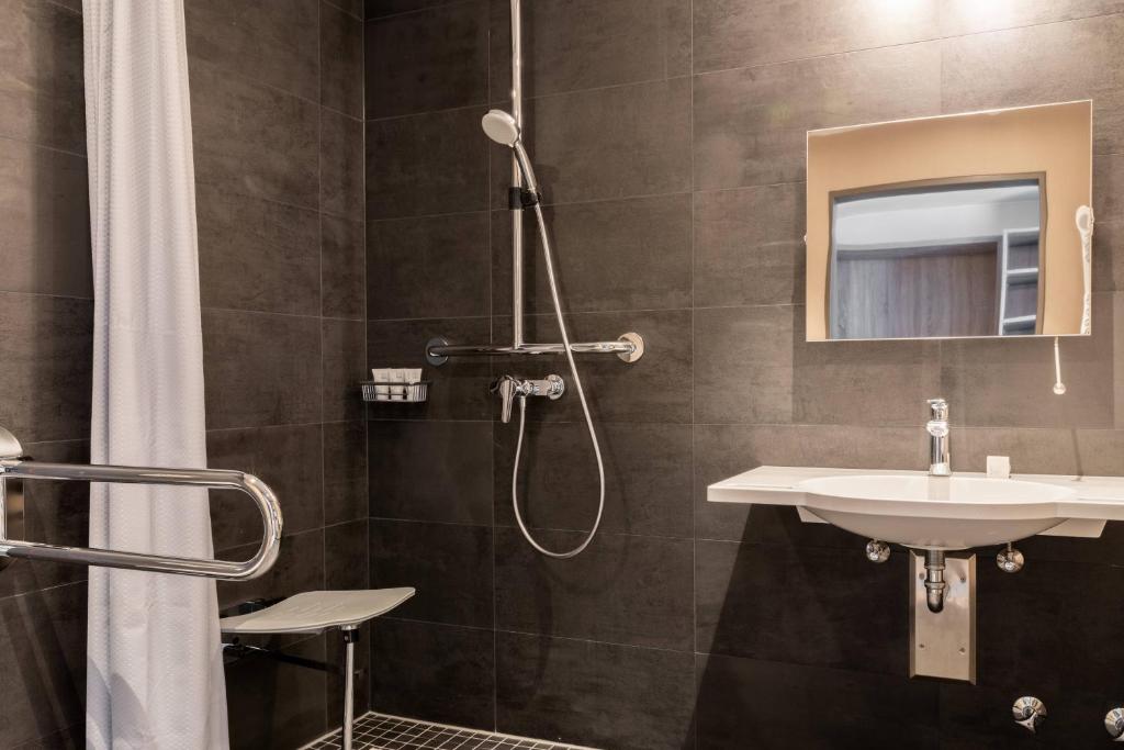 AC Hotel by Marriott Berlin Humboldthain Park - Resim 17