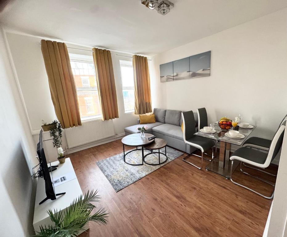 Posezení v ubytování Modern 1 Bedroom Apartment in the heart of Barry, Flat 2