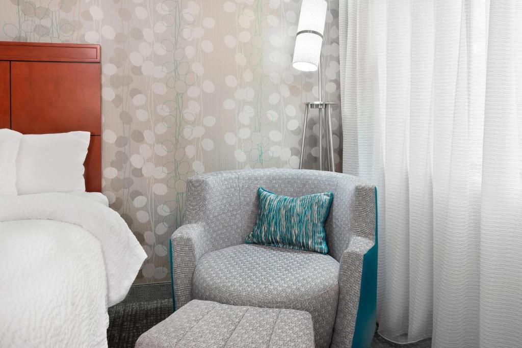 Courtyard Asheville - Guest Room With Two Queen Beds And Balcony