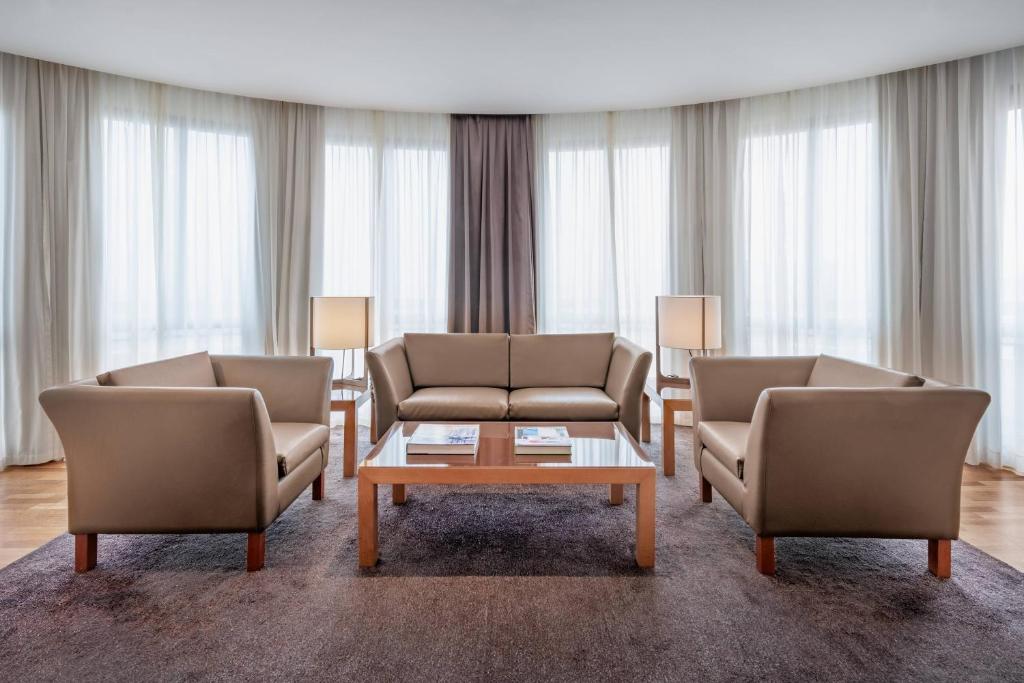 Posezení v ubytování AC Hotel Málaga Palacio by Marriott