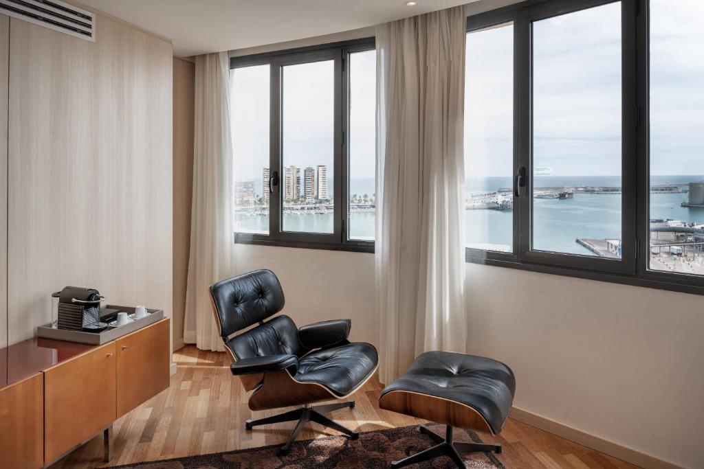 AC Hotel Málaga Palacio by Marriott - Resim 10