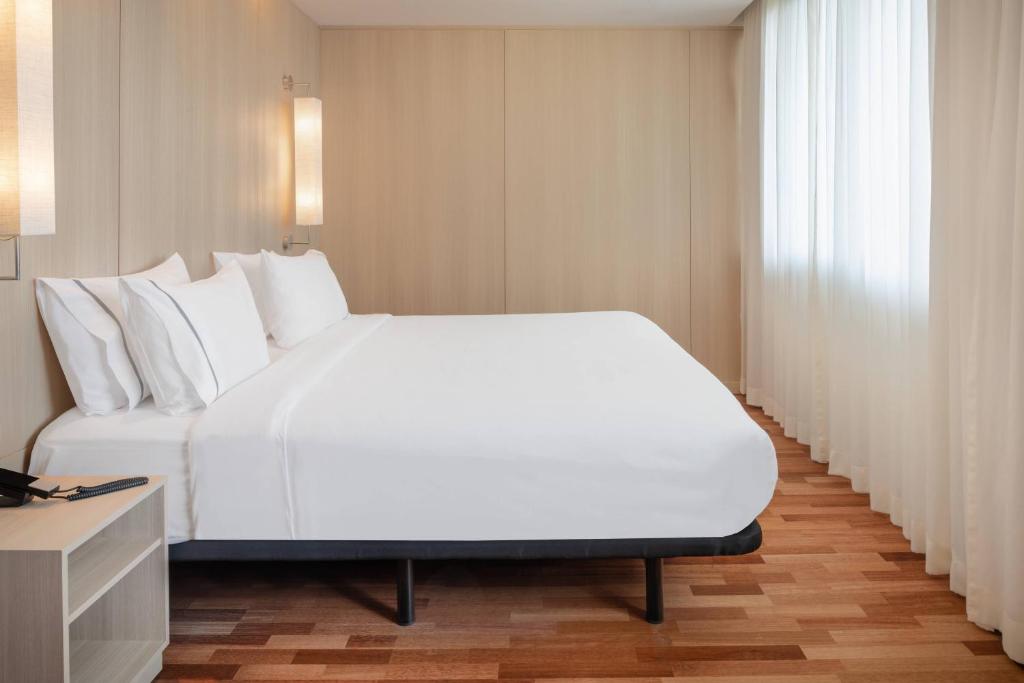 AC Hotel Málaga Palacio by Marriott - Resim 8