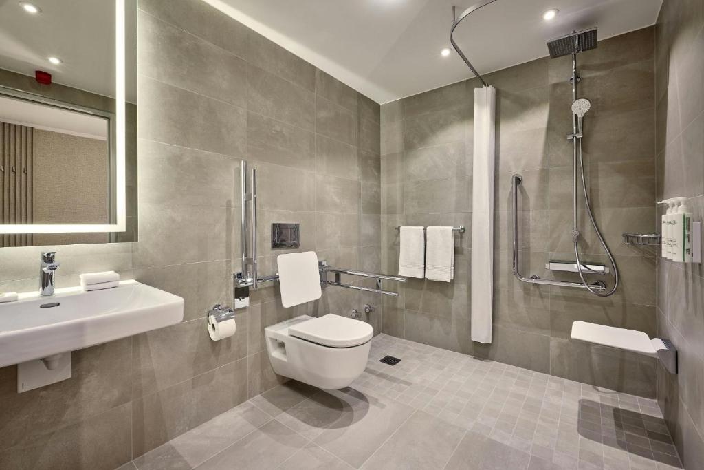 Courtyard by Marriott Berlin City Centerにあるバスルーム
