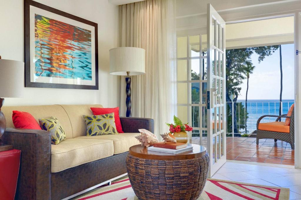 Posezení v ubytování Tamarind, Barbados, An Autograph Collection All-Inclusive Resort