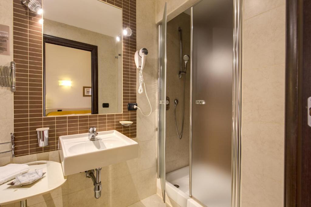 Koupelna v ubytování Hotel Everest Inn Rome