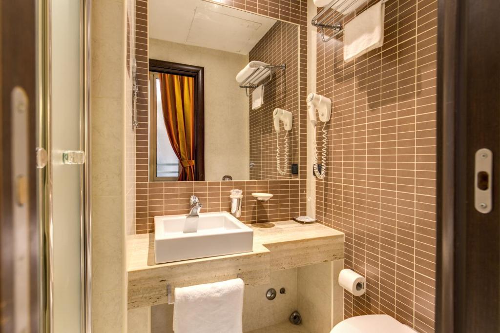 Hotel Everest Inn Rome - Resim 37