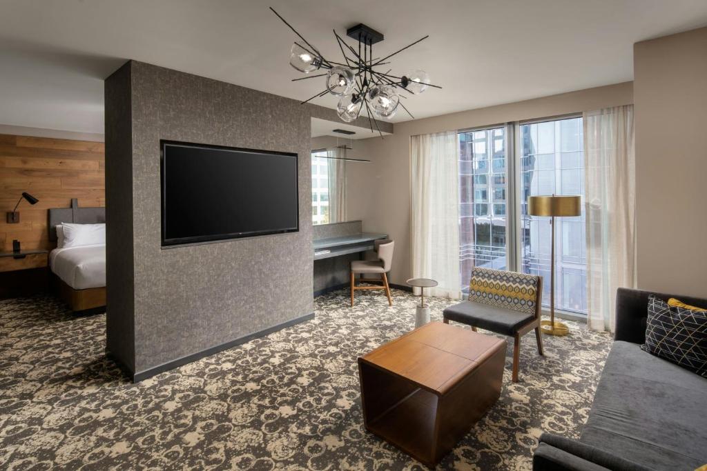 Epicurean Atlanta, Autograph Collection - Junior Suite With 1 King, Courtyard View