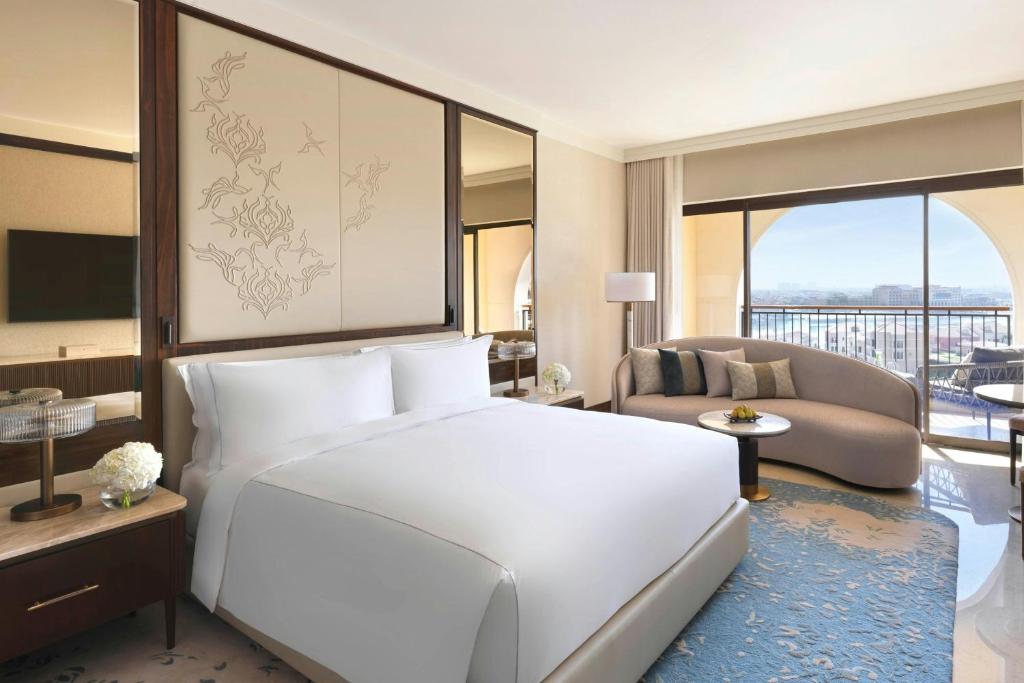 The Ritz-Carlton Abu Dhabi, Grand Canal photo 3