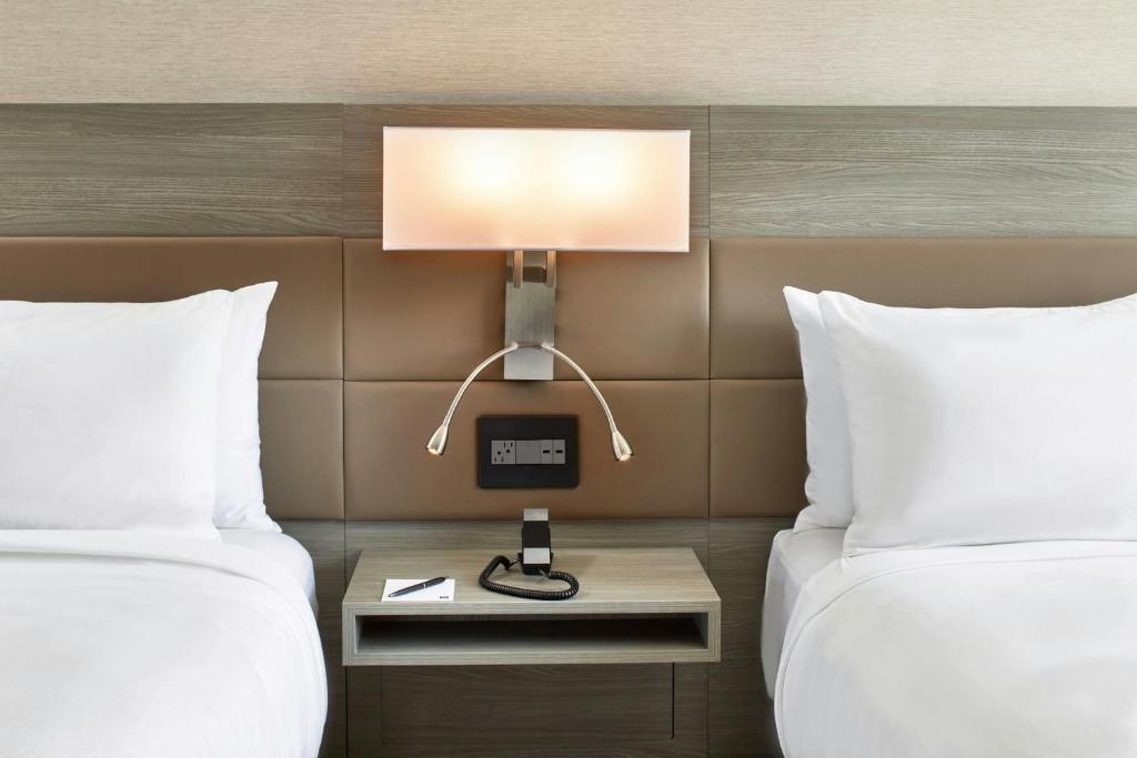 AC Hotel by Marriott Austin Hill Country - Queen Room With Two Queen Beds And Country View