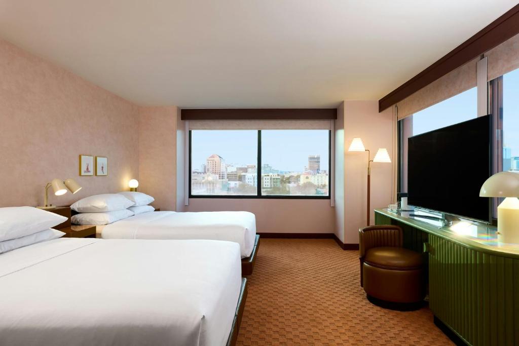 Downright Austin, A Renaissance Hotel - 