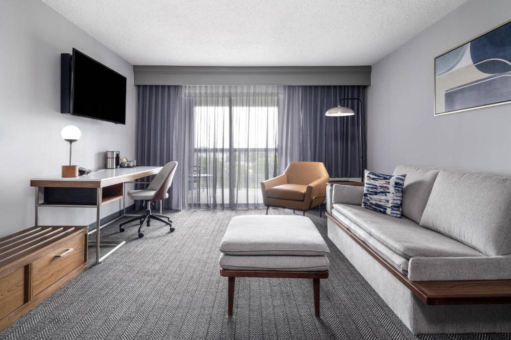 Courtyard Austin South - Suite King Con Balcón