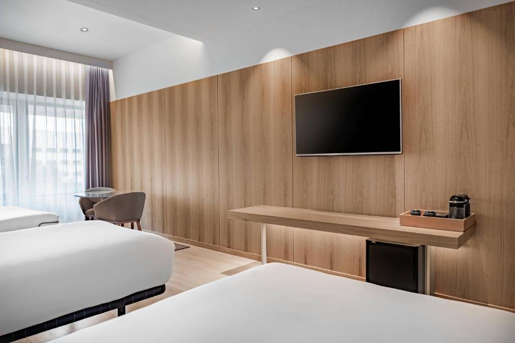 Posteľ alebo postele v izbe v ubytovaní AC Hotel Diagonal L'Illa by Marriott