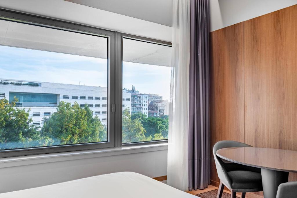 Posteľ alebo postele v izbe v ubytovaní AC Hotel Diagonal L'Illa by Marriott