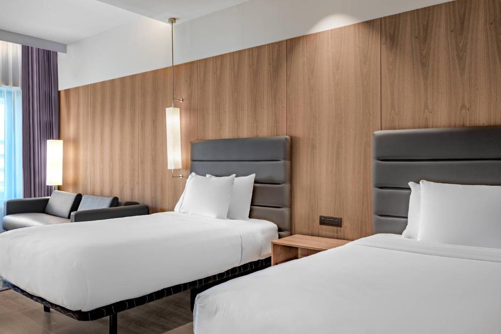 Posteľ alebo postele v izbe v ubytovaní AC Hotel Diagonal L'Illa by Marriott