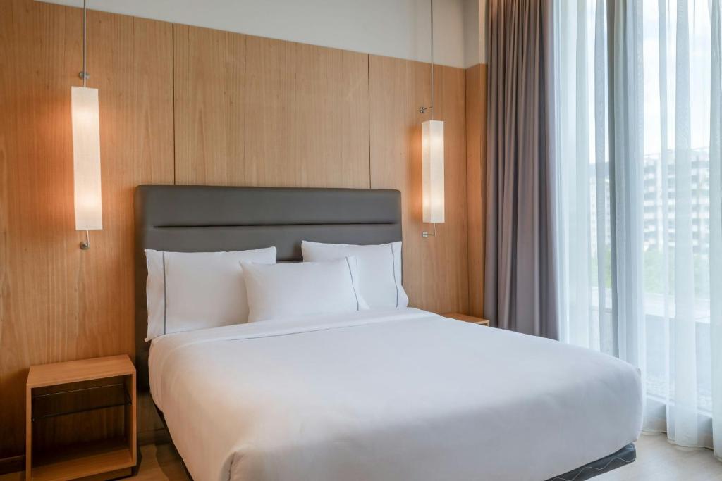 Posteľ alebo postele v izbe v ubytovaní AC Hotel Diagonal L'Illa by Marriott