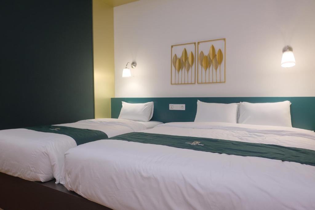 Postel nebo postele na pokoji v ubytování Agung Guest House by RF