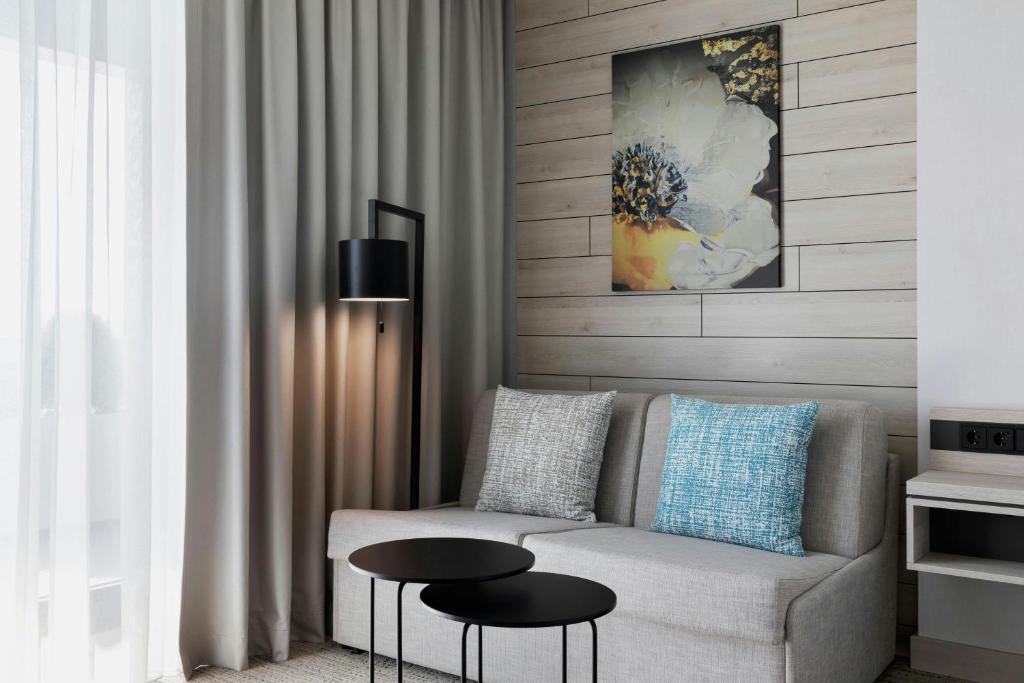 Posezení v ubytování Courtyard by Marriott Batumi