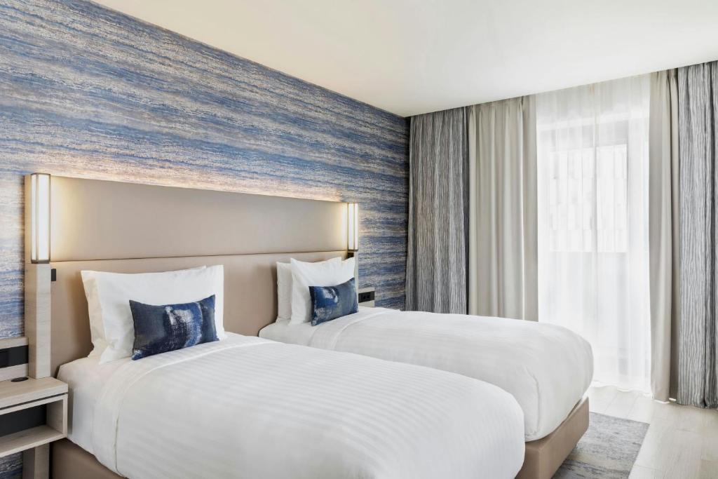Postel nebo postele na pokoji v ubytování Courtyard by Marriott Batumi