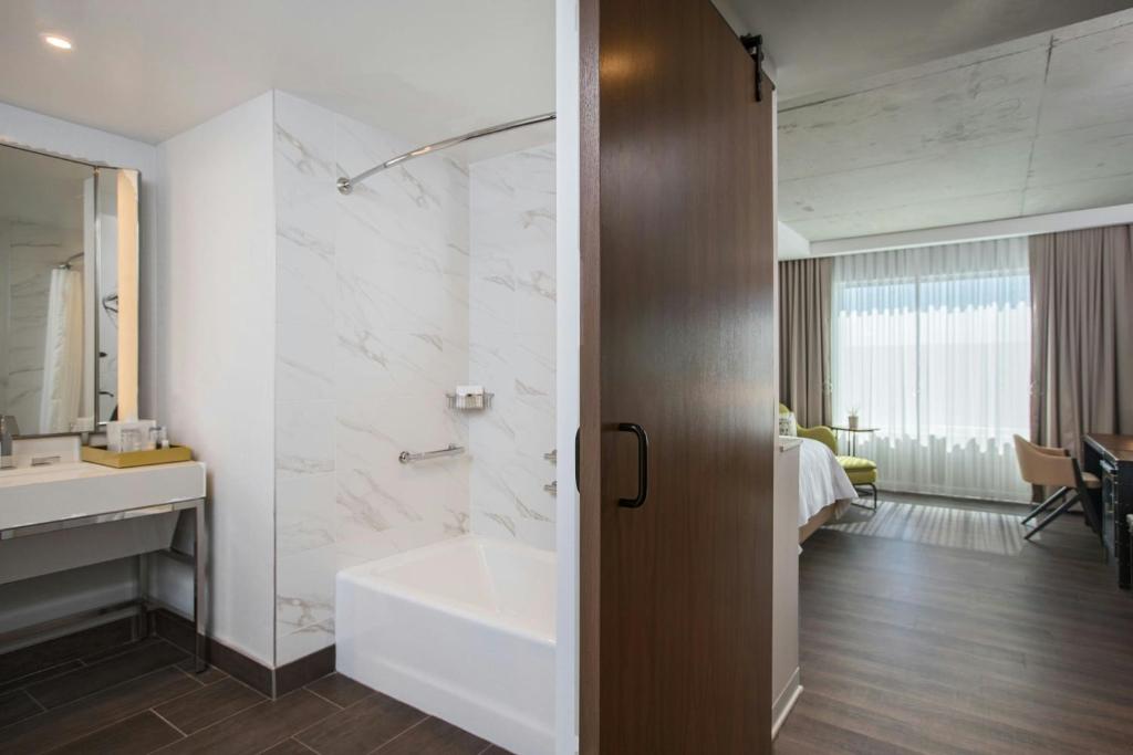 Renaissance Atlanta Airport Gateway Hotel - 