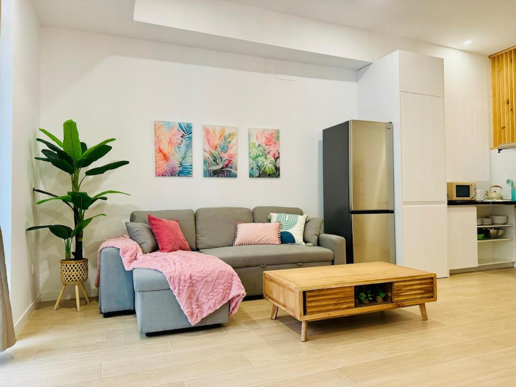 a living room with a couch and a table at LOFT 2 - Space & Conform Close To Center in Valencia