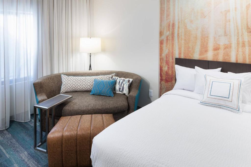 Courtyard by Marriott Fort Worth Historic Stockyards - Queen Kamer Met 2 Queensize Bedden En Slaapbank