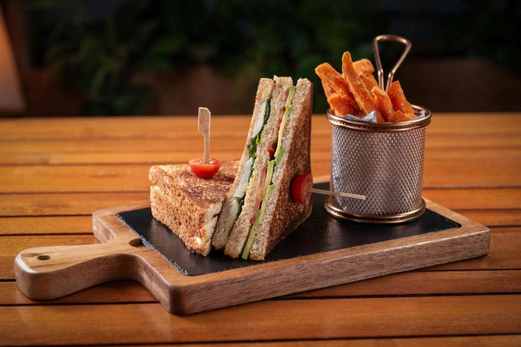 Four Points by Sheraton Barcelona Diagonal - Resim 39