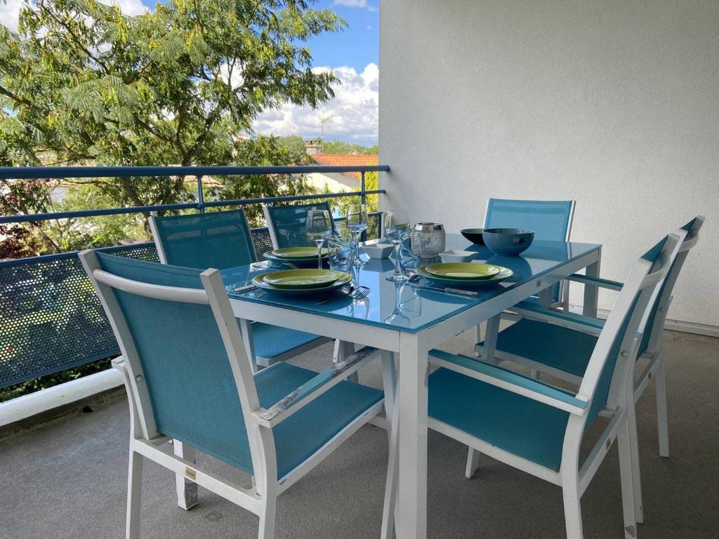 Μπαλκόνι ή βεράντα στο Vaux-sur-Mer : Appartement 2* avec piscine et balcon - FR-1-738-39