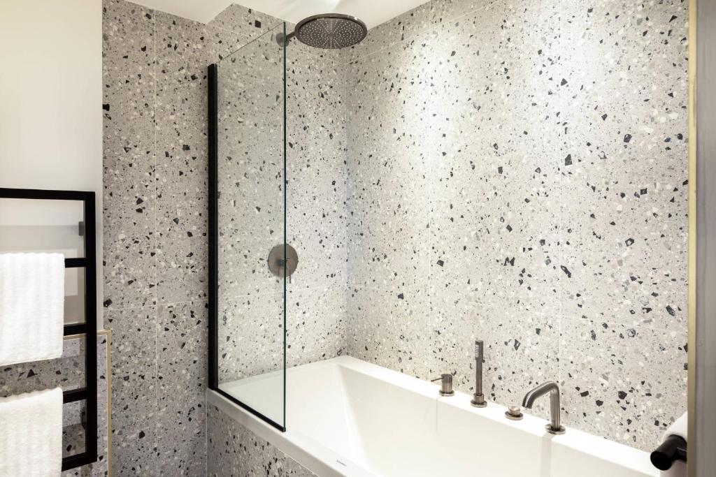 Renaissance Bordeaux Hotel - 18