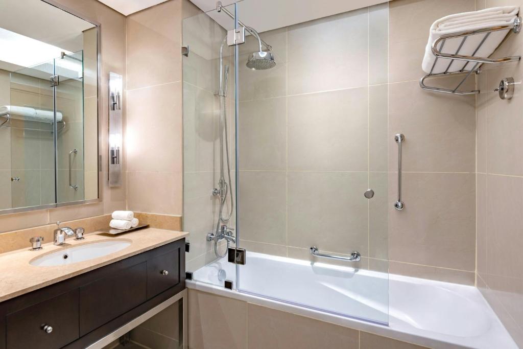 Koupelna v ubytování Qabila Westbay Hotel